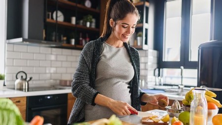 تغذیه در سه ماهه اول بارداری: بهترین غذاها برای سلامت مادر و جنین