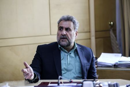 فلاحت پیشه: مصاحبه شمخانی پیشنهاد تسلیم ایران بود و ترامپ را سر ذوق آورد