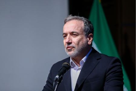 عراقچی: وظیفه وزارت امور خارجه تلاش برای رفع تحریم‌هاست/ برای فالوده و بستنی خوردن به شیراز نیامده‌ام