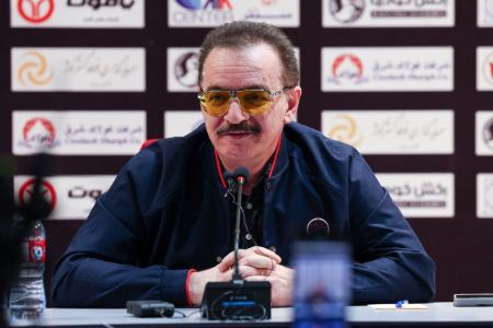 واکنش طعنه‌آمیز مدیر سپاهان به اظهارات زنوزی: همه رایگان برای تراکتور بازی کردند!