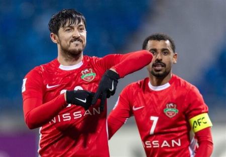 سردار آزمون در امارات ماندنی شد