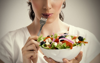 ترفندهایی برای زودتر سیر شدن و جلوگیری از افزایش وزن