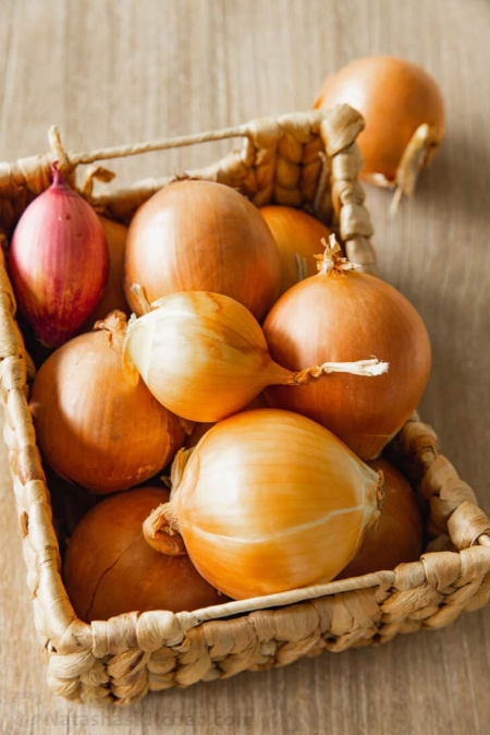 چگونه پیاز را نگینی خرد کنیم؟ ترفندهایی برای آشپزی سریع
