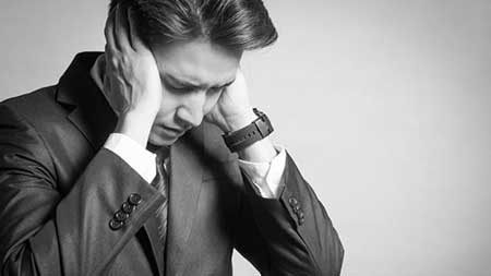 من هیچ وقت به درد هیچ کاری نمیخورم