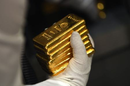 افزایش قیمت طلای جهانی پس از تشدید تنش‌ها میان روسیه و اوکراین/ بیت کوین ۱۰۰ هزار دلار می‌شود؟