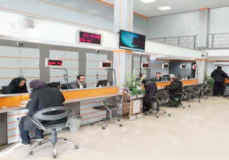 به جای کارمزدها باید به بنگاه‌داری بانک‌ها اعتراض شود