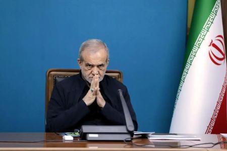 روزنامه هم میهن: آقای رئیس‌جمهور! چرا به اسم وفاق، در برابر شورایعالی فضای مجازی کوتاه می‌آیید و حقوق مردم را نادیده می‌گیرید؟