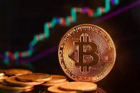 عقب‌نشینی بیت‌کوین از سقف تاریخی | آیا روند صعودی تمام شده است؟