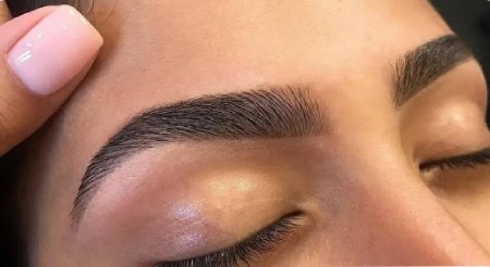 کاشت ابرو به روش fut چیست و چه مزایا و معایبی دارد؟