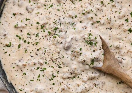 طرز تهیه سس گروی با گوشت چرخ کرده