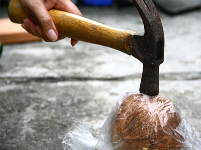 نحوه باز کردن نارگیل,آموزش باز کردن نارگیل