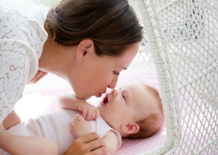 بوسیدن نوزاد چه عوارضی دارد؟