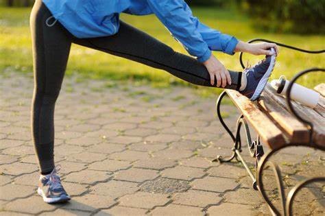 کشش همسترینگ تمرینی برای تقویت زانو درسالمندان