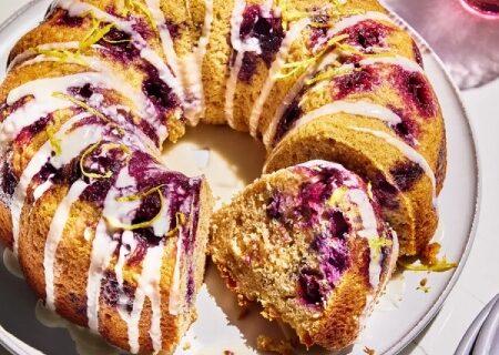 طرز تهیه کیک باندت لیمو و بلوبری تازه