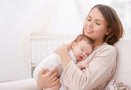 چه چیزهایی واقعاً خواب نوزاد را عمیق‌تر می‌کند؟