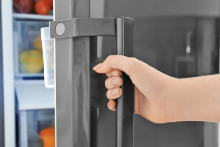 مشکلات درب یخچال: علل اصلی و نحوه رفع سریع آن‌ها