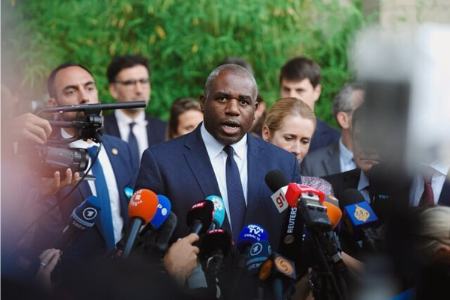 انگلیس: صلح‌آمیزبودن غنی‌سازی ایران را قبول نداریم | آلمان: در حال گفت‌وگو با ایران هستیم اما گزینه اسنپ‌بک روی میز است