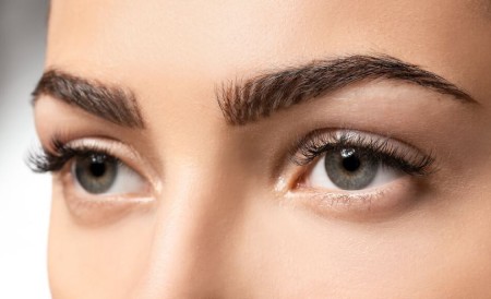 کاشت ابرو به روش SUT چیست؟ مراحل کاشت ، مزایا و عوارض آن