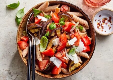 طرز تهیه پاستا با بادمجان کبابی و گوجه فرنگی