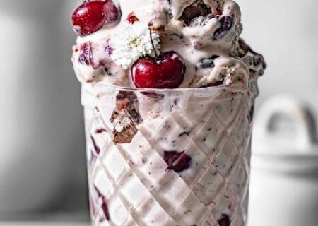 طرز تهیه بستنی گیلاس سیاه