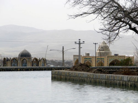 باغ و مقبره سیف‌الدوله در ملایر: جواهری تاریخی در دامنه کوه گرمه