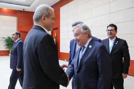 پزشکیان در دیدار با گوترش: ایران به دنبال حل مسئله هسته‌ای از راه‌های دیپلماتیک است