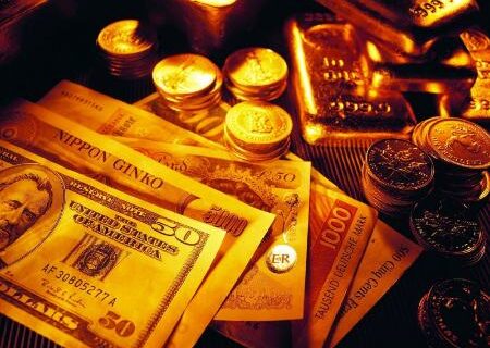 دلار به کانال ۱۰۰ هزار تومانی سقوط کرد | افت اندک قیمت‌ها در بازار طلا