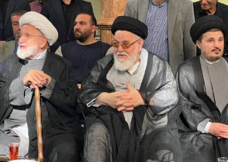 اولین حضور مهدی کروبی در یک مراسم عمومی | سیدمحمد خاتمی و سیدحسن خمینی هم بودند