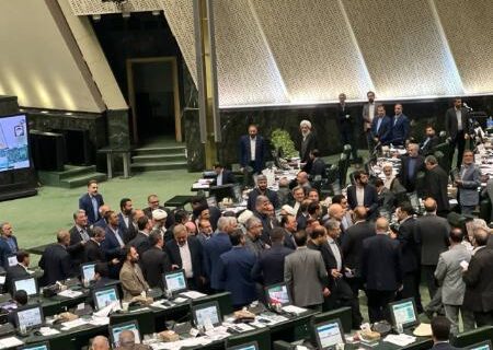 مجلس روز یکشنبه نامه نمایندگان درباره ساخت سلاح هسته‌ای را بررسی می‌کند