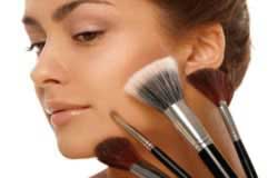 رژگونه زدن و زیرسازی آرایش برای صورت های بیضی