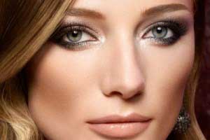 اگر شما چشمان ریز و یا پلک افتاده ای دارید، اینگونه آرایش کنید