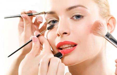 آرایشگر حرفه‌ای صورت خودتان باشید