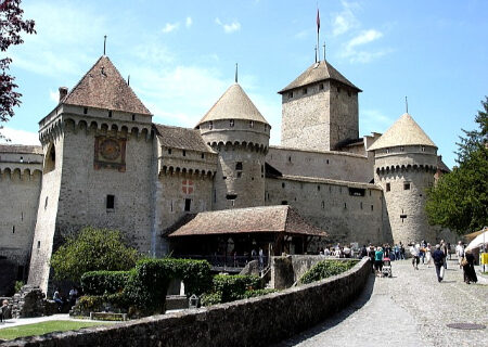 قلعه شیلون: رازهای پنهان در قلب دریاچه ژنو