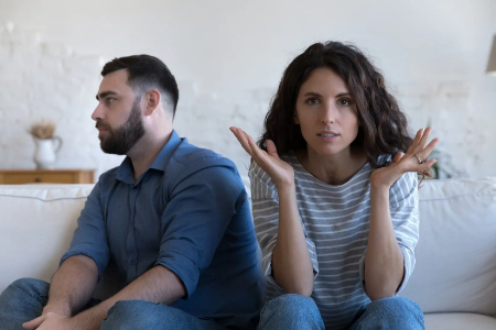 چگونه با همسر سرد و بی‌تفاوت برخورد کنیم؟ راهکارهای عملی برای بهبود رابطه