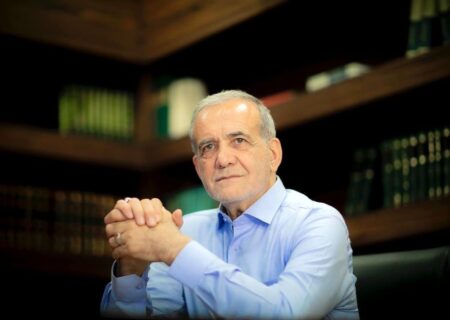 انتقاد از پزشکیان: نصیحت کردن مردم و حرف زدن از تغییر پایتخت،بیراهه است/پرداختن به موضوعات بیربط، نشان از استیصال شما دارد