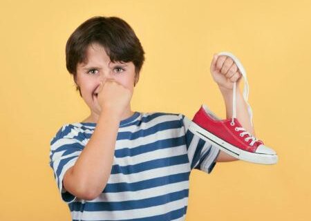 دانشمندان هندی برای از بین بردن بوی بد کفش راه علمی پیدا کردند