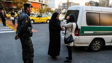 روزنامه هم میهن: تندروهایی که امروز به معلق گذاشتن قانون حجاب اعتراض می‌کنند، دیروز با رفتارهایشان باعث شدند حجاب به این وضعیت درآید