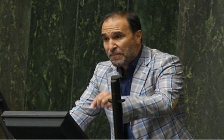 توهین نماینده مجلس به زنان: مردان متأهل در خیابان از همسرشان سیر می‌شوند، حیوان هم پوشیده‌تر است!