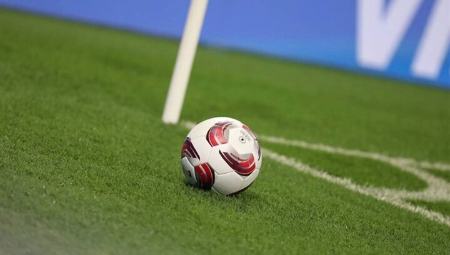 برای خرید فوتبالیست‌ها بنجل، پول‌های نجومی می دهند و وقت بازی آن بازیکن یا مریض است یا مصدوم