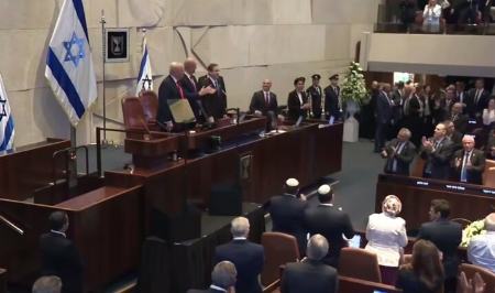 آسوشیتدپرس: ترامپ در کنست گفت که اسرائیل همه‌چیز به دست آورده است حالا وقت «دست دوستی» به سوی ایران است