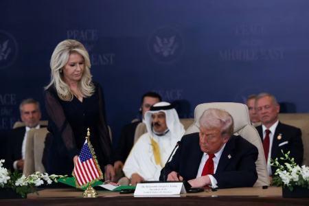 ترامپ توافقنامه صلح غزه را امضا کرد | رئیس جمهور آمریکا: کشورها باید از جنگ جهانی سوم جلوگیری کنند