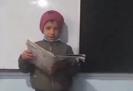 اخراج یک معلم به دلیل تحقیر دانش‌آموز افغان