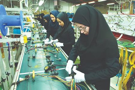 پارادوکس نیروی کار در ایران | تولید در تنگنا، جوانان گرفتار بیکاری