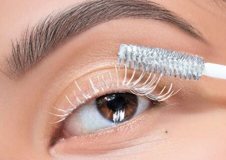 نحوه استفاده از پرایمر مژه برای حجیم و پرتر کردن مژه ها