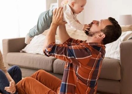 بازتاب نوزادان: درک واکنش‌ها و حرکات اولیه