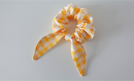 آموزش دوخت اسکرانچی (کش موی پارچه‌ای) در خانه با چند مرحله ساده