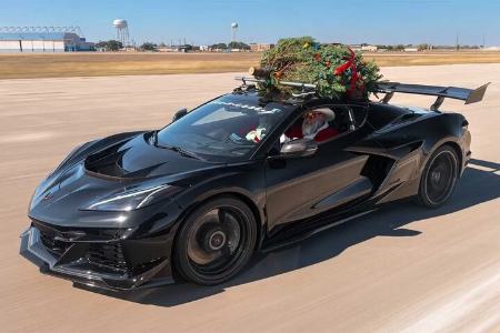 حمل درخت کریسمس با سرعت ۳۱۲ کیلومتر