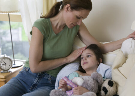 وقتی کودک حالش خوب نیست: از تشخیص تا درمان در خانه و پزشک