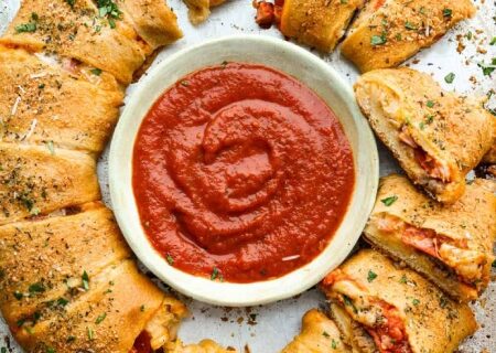 طرز تهیه حلقه پیتزای هلالی، پیتزایی خوشمزه با ظاهر متفاوت