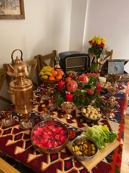 چیدمان سفره شب یلدا,طرز چیدن سفره شب یلدا,چیدمان سفره یلدا